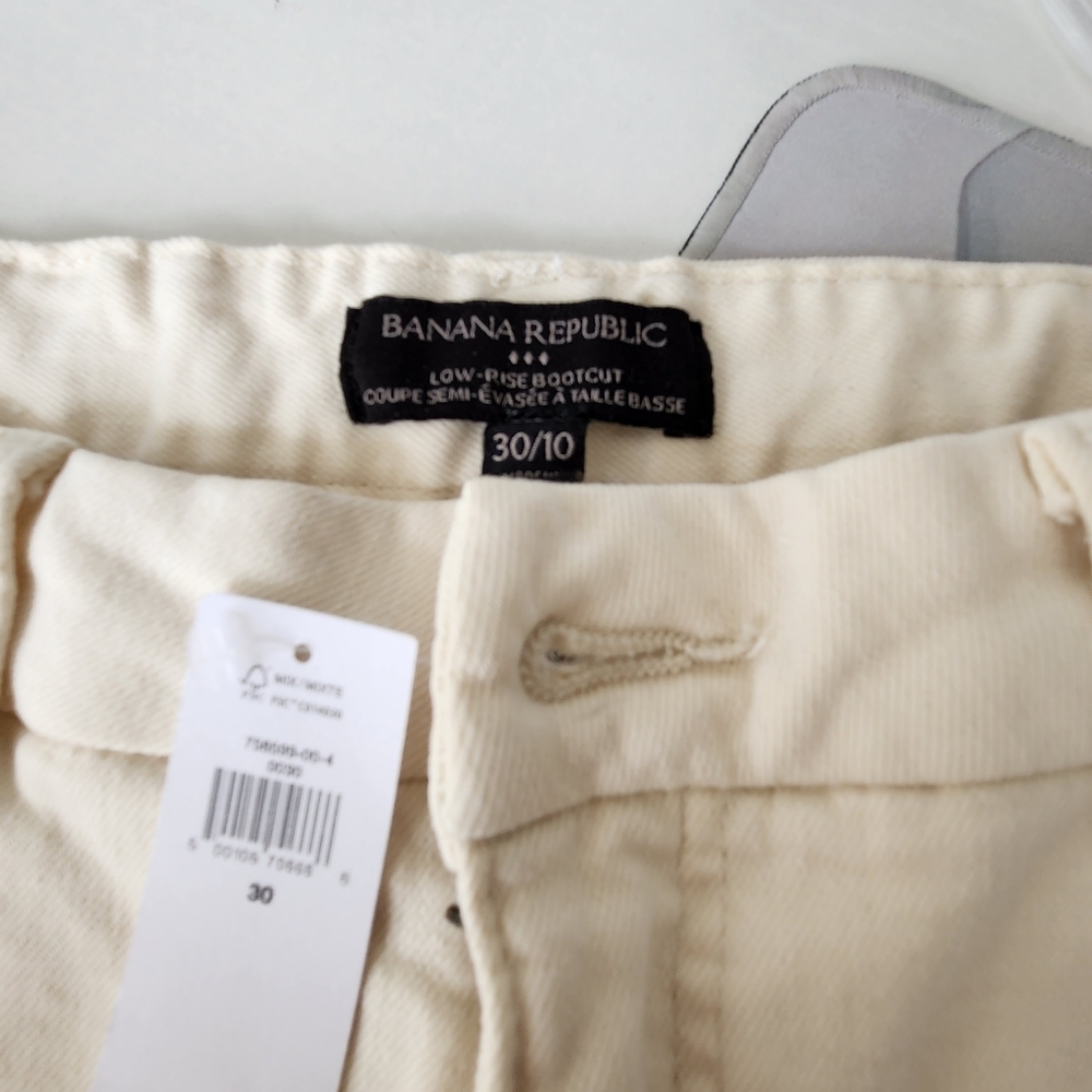 Banana Republic Cream Colored Jeans with Tag on - Brand new